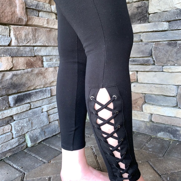 Forever 21 Pants - ACCENTED LEGGINGS